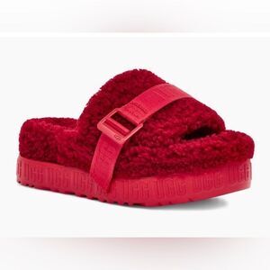 UGG Fluffita Slide sandals in the 'Ribbon Red' colorway. 10